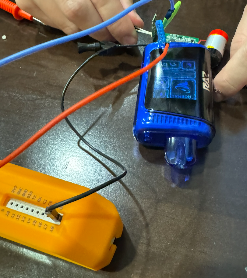 Turning the vape’s screen on to validate that the device was still on after receiving inconsistent reports from the Flipper Zero’s SWD Probe app.